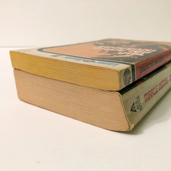 Vtg Miracle Visitors by Ian Watson and  The Galactic Invaders by James R Berry - Picture 5 of 16
